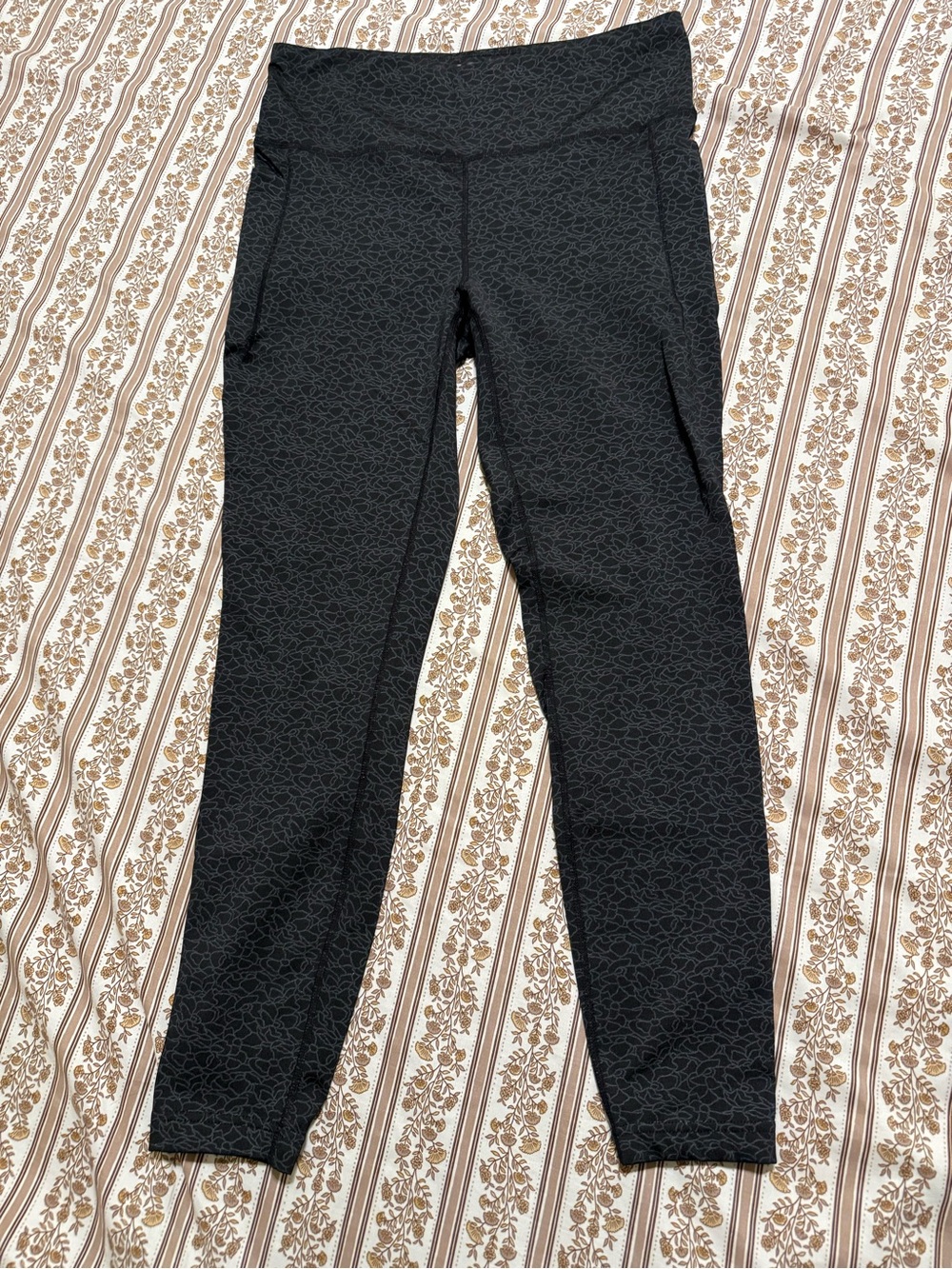 Mondetta Performance+Luxury Black Floral-Outline Leggings